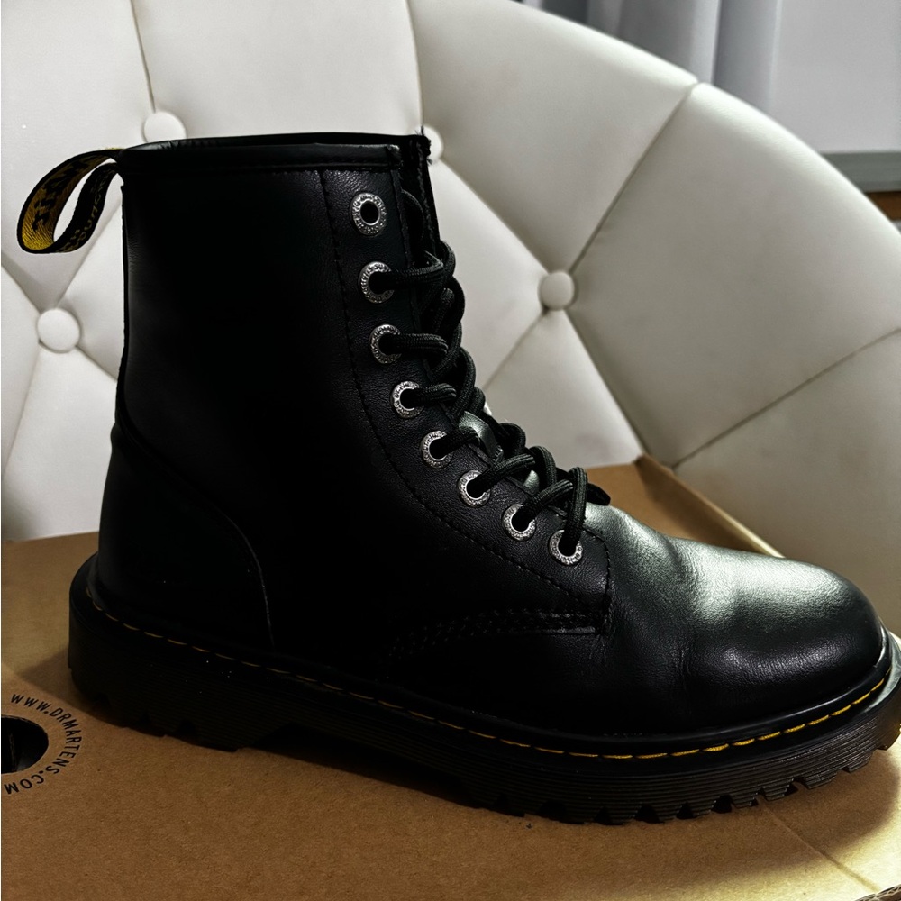 Dr. Martens Awley 6" 8-Eye Black Leather Combat Boots size 8 Women's